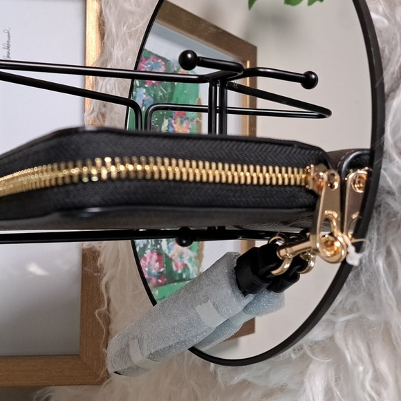 Coach NWTs Long Zip Around Wallet In Signature Canvas - Picture 6 of 8